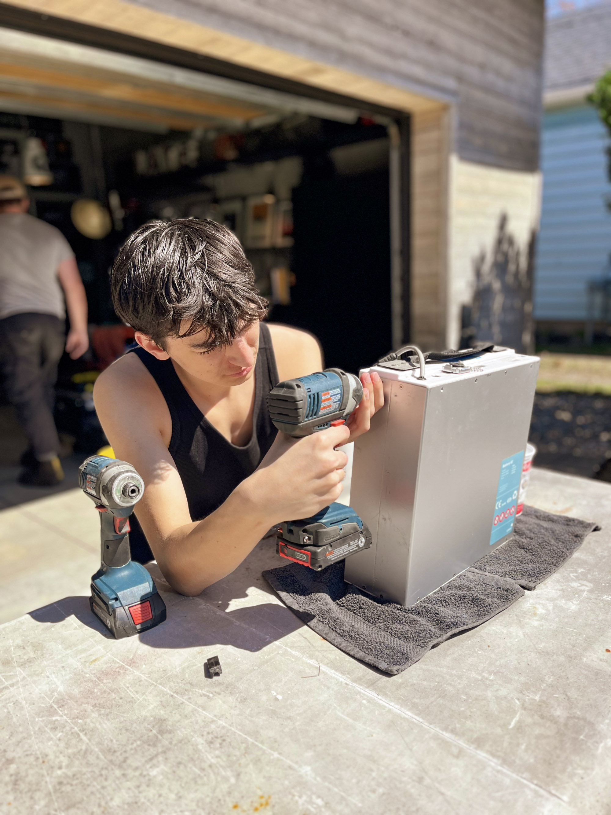 1_remove_screws.jpeg